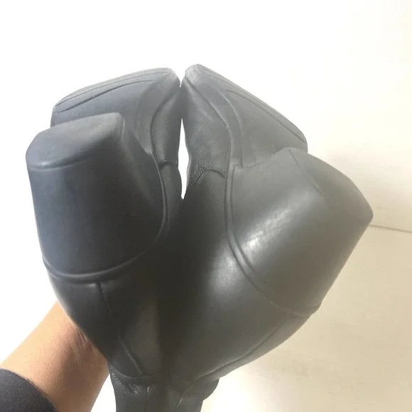 Clarks Black Leather Ankle Bootie Women's Sz 8 N Heeled Comfort Casual Zip Boots - Picture 7 of 10